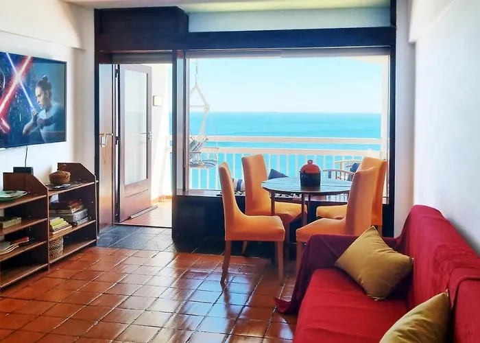 Sesimbra Sun&Sea - Beachfront Apartment!